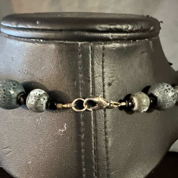 Gray stone necklace - Picture 3 of 3